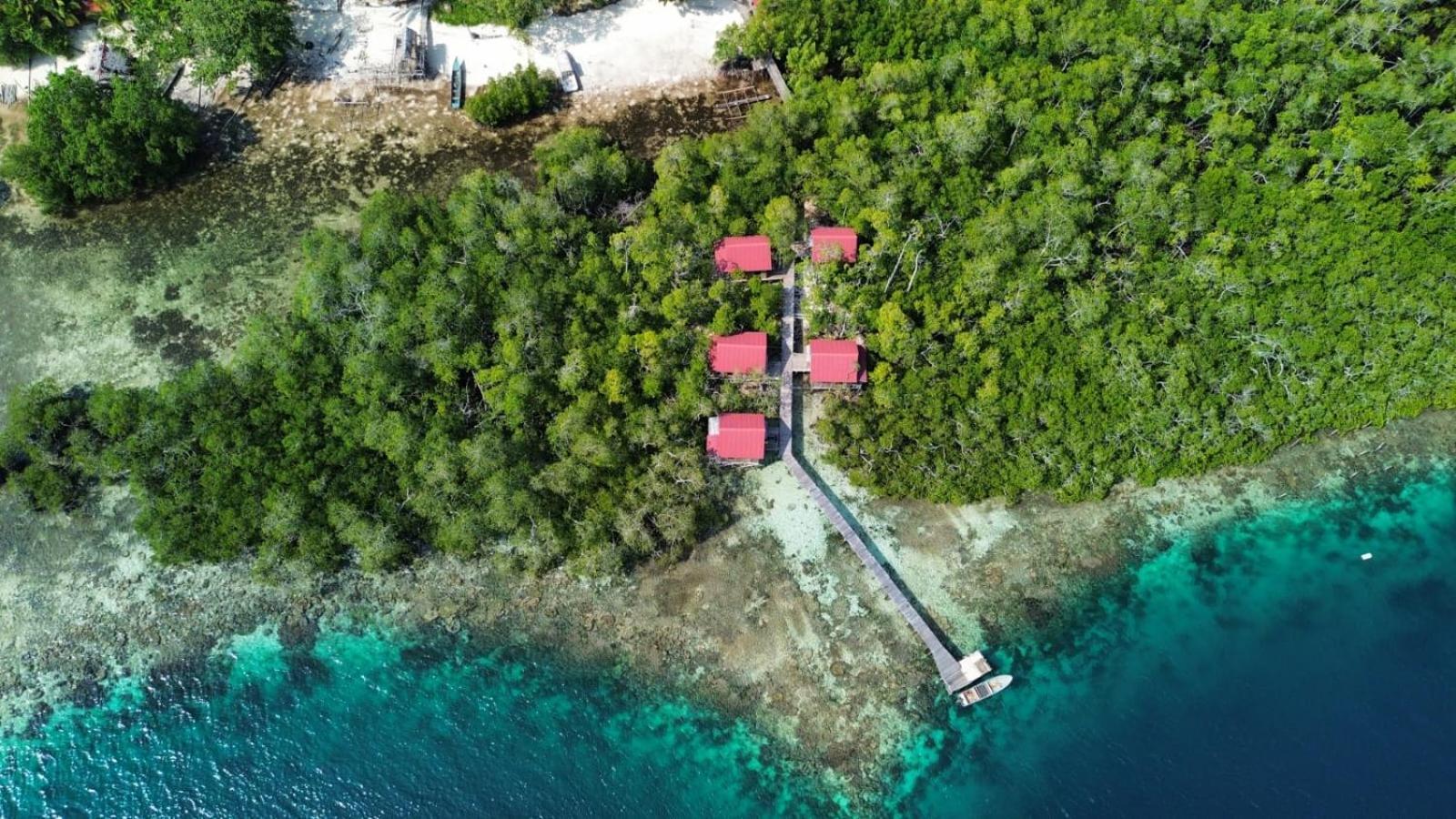 Raja Ampat Blue Sea Villa Besir Kültér fotó